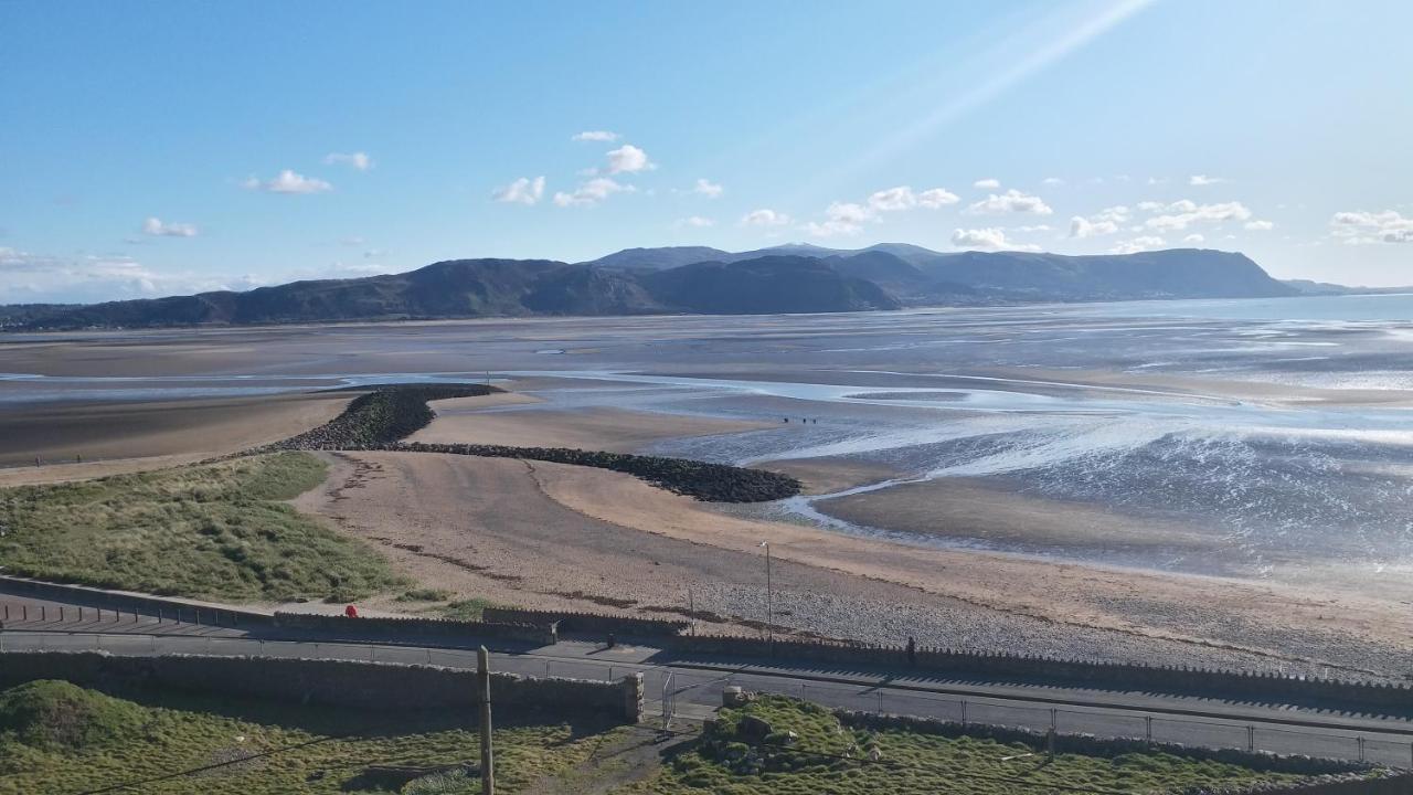 Bryn Derwen With Private Car Park Hotel Llandudno Exterior photo